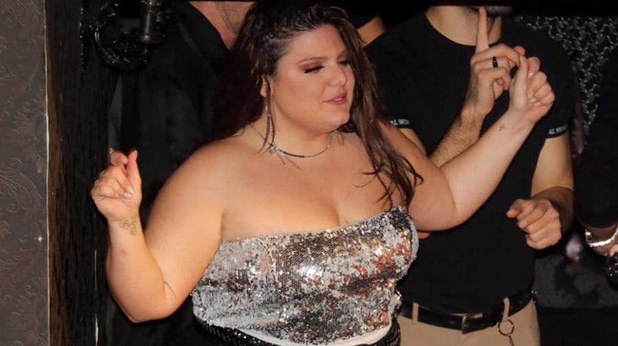 Την «έσφαξε» με το γάντι: Η Δανάη Μπάρκα απάντησε σε προσβλητικό σχόλιο και ανάρτησε την επίμαχη συνομιλία