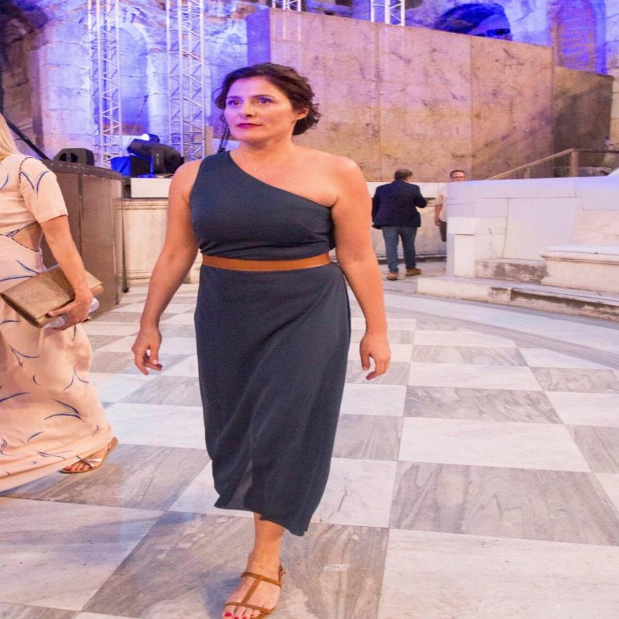 Απλό, διαχρονικό και chic: Το minimal στυλ της Μπέτυς Μπαζιάνα είναι ο απόλυτος οδηγός για σένα που αγαπάς το απλό ντύσιμο