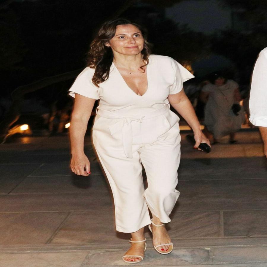 Απλό, διαχρονικό και chic: Το minimal στυλ της Μπέτυς Μπαζιάνα είναι ο απόλυτος οδηγός για σένα που αγαπάς το απλό ντύσιμο