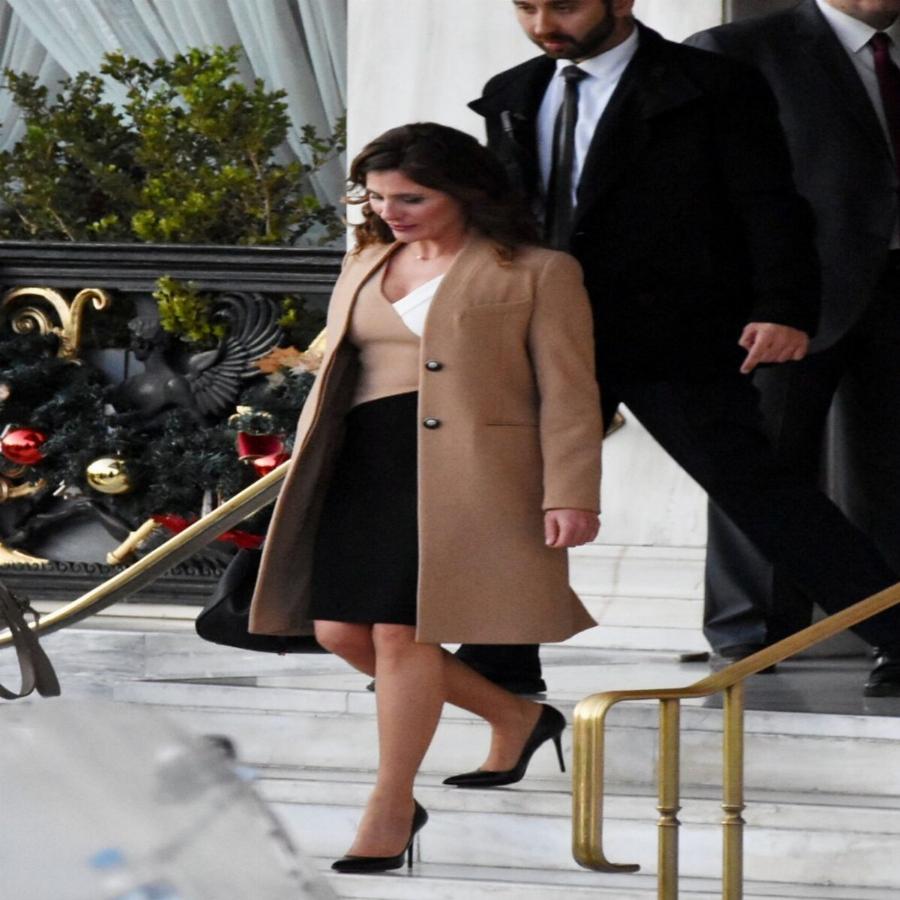 Απλό, διαχρονικό και chic: Το minimal στυλ της Μπέτυς Μπαζιάνα είναι ο απόλυτος οδηγός για σένα που αγαπάς το απλό ντύσιμο