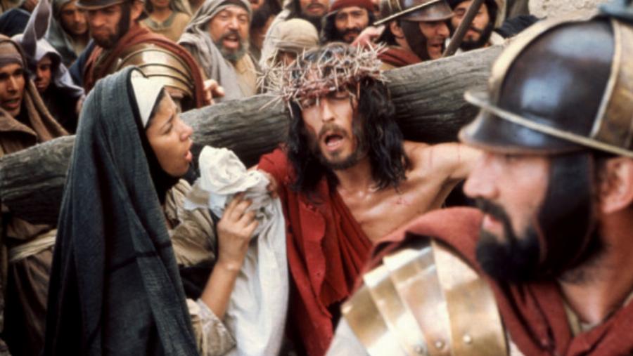 «Ο Ιησούς από τη Ναζαρέτ»: 10 άγνωστες ιστορίες για την πιο επιτυχημένη θρησκευτική σειρά όλων των εποχών