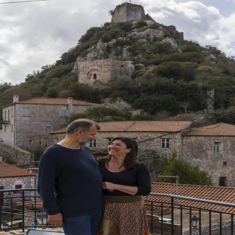 «Θέλαμε ουσιαστικό χρόνο με το παιδί»: Η Ελένη και ο Παναγιώτης πραγματοποίησαν το όνειρο κάθε Έλληνα