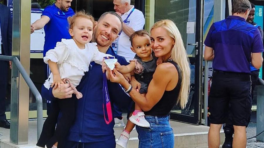 «Αυτά είναι τα πραγματικά χρυσά μου μετάλλια»: Η συγκινητική εξομολόγηση του Λευτέρη Πετρούνια για τις κόρες του