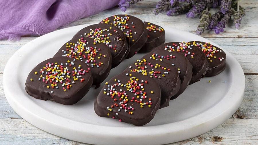 Ο Άκης δίνει τη λύση: Η συνταγή για λαχταριστές σοκολατένιες καριόκες με το τσουρέκι που περίσσεψε από το Πάσχα