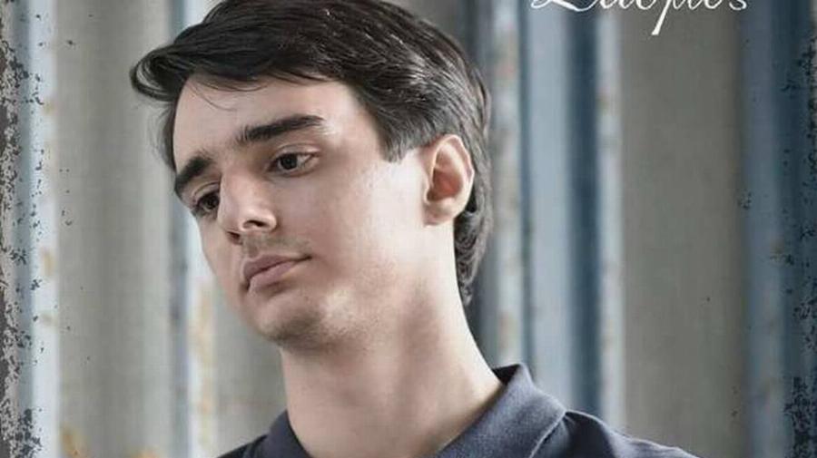 Πιο ερωτευμένος από ποτέ: Αυτή είναι η εντυπωσιακή καλλονή γιατρός, σύντροφος του «Μανόλη» του «Σασμού»