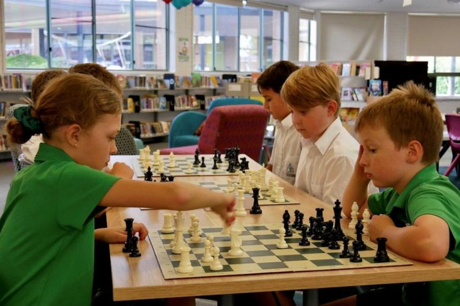 Υπέροχα νέα για τα παιδιά: Το σκάκι «μπαίνει» στο πρόγραμμα νηπιαγωγείων και δημοτικών στην Ελλάδα