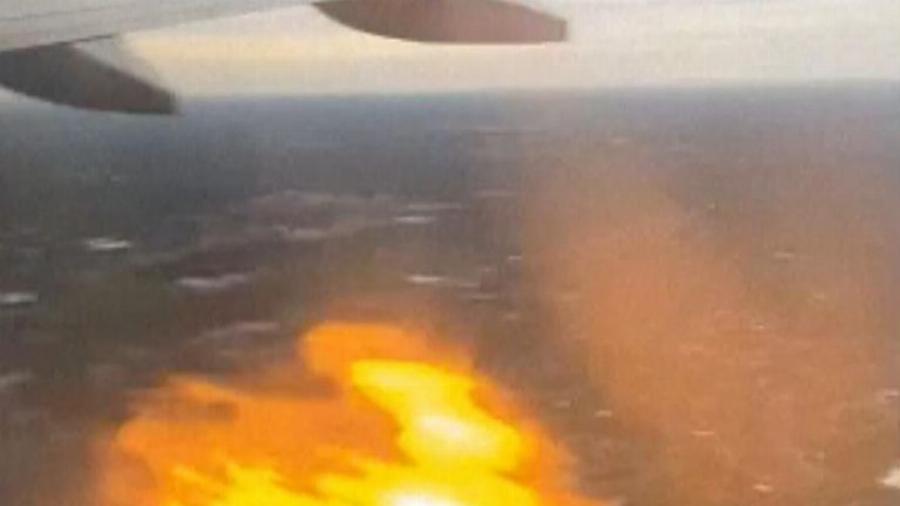Σκηνές πανικού στον αέρα: Κινητήρας αεροσκάφους έπιασε φωτιά εν πτήσει λίγο μετά την απογείωση