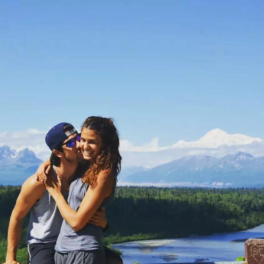 Έφυγε από την Ελλάδα και έγινε μητέρα: Η Σεράινα Καζαμία ξανασυστήνεται 13 χρόνια μετά τη νίκη του 1ου GNTM