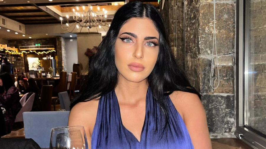 Με καταγάλανα μάτια και απαράμιλλη ομορφιά: Η κόρη του Παύλου Πολάκη είναι μια καλλονή σαν μοντέλο