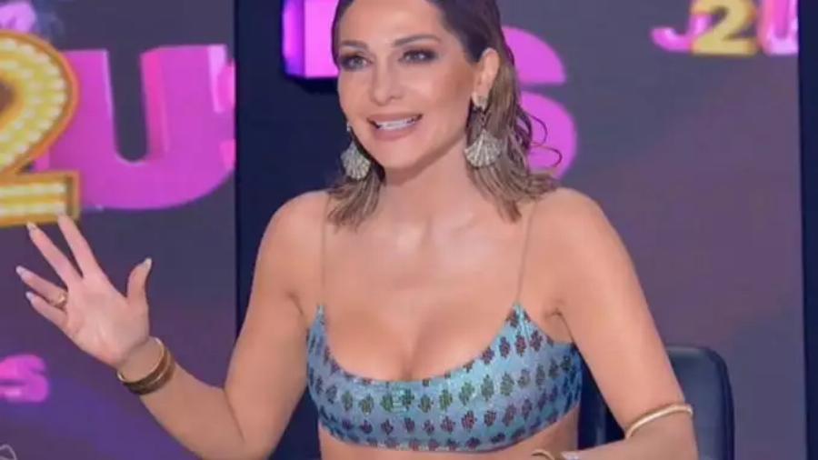 «Κούκλα μου, ρίξε κάτι πάνω σου»: Χαμός με το αποκαλυπτικό ρούχο της Δέσποινας Βανδή στο J2US