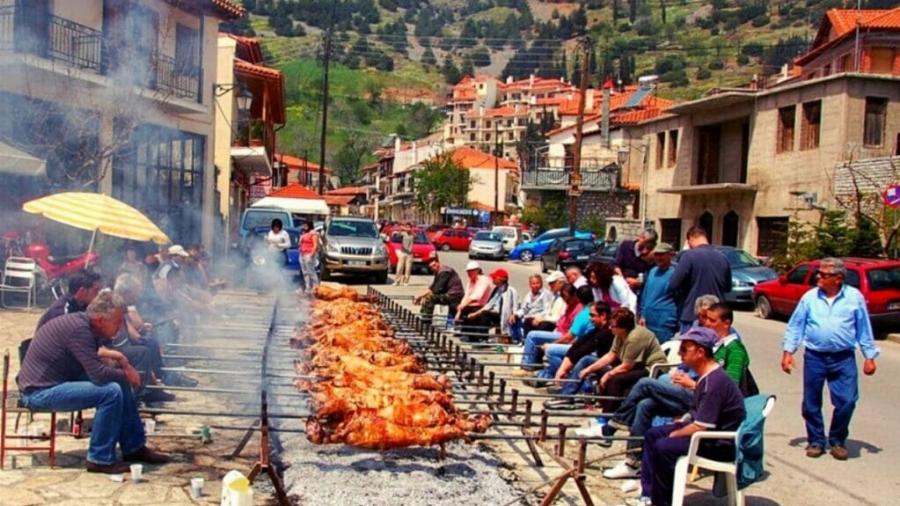 Η άδεια καρέκλα στο τραπέζι που πονάει: «Το Πάσχα όσοι «έφυγαν» από κοντά μας, μας λείπουν ακόμη πιο πολύ»