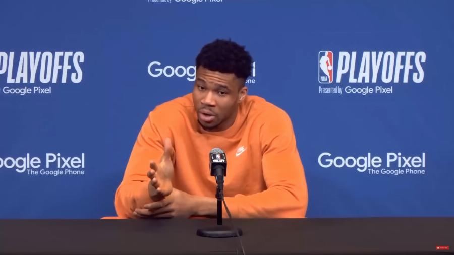 «Εσύ παίρνεις κάθε χρόνο αύξηση;»: Ο Αντετοκούνμπο έγινε έξαλλος με δημοσιογράφο και δίνει τη καλύτερη απάντηση περί αποτυχίας