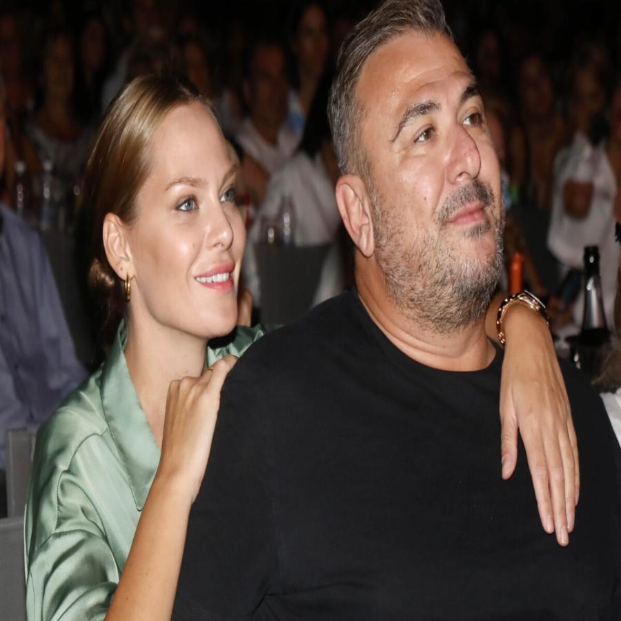 Τους αποθέωσε όλο το μαγαζί: Ο Ρέμος σταμάτησε το τραγούδι, πλησίασε την Υβόννη και έκανε τη πιο γλυκιά αφιέρωση