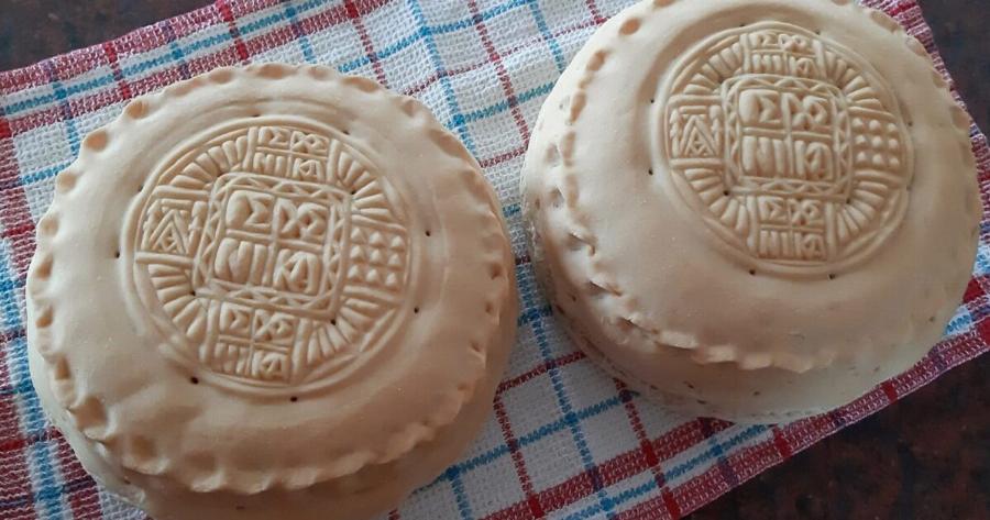 Το μυστικό για να φτιάξετε μόνοι σας πρόσφορο στο σπίτι και να φέρετε ευλογία στην οικογένειά σας