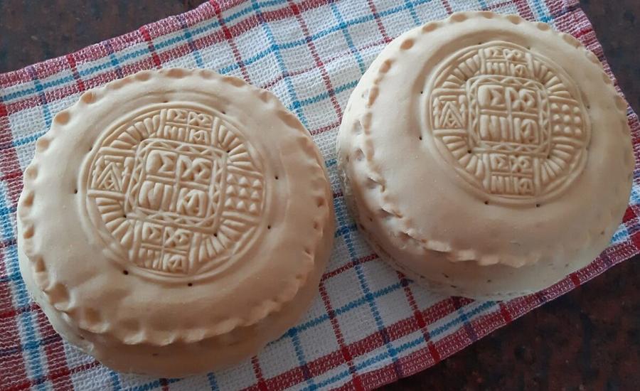 Το μυστικό για να φτιάξετε μόνοι σας πρόσφορο στο σπίτι και να φέρετε ευλογία στην οικογένειά σας