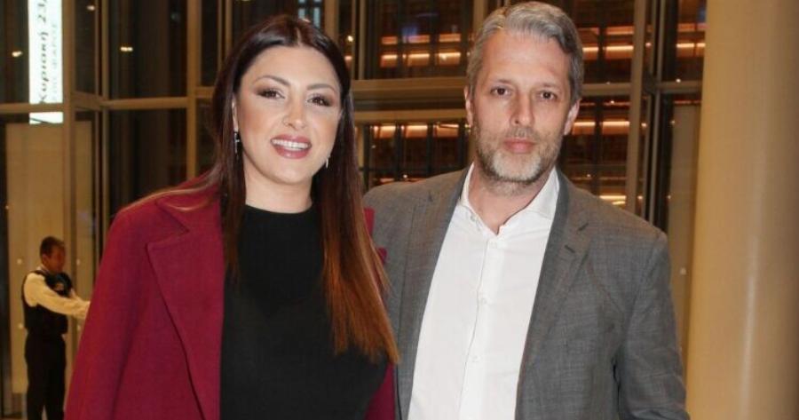 Το «πpόδωσαv» τα πρόσωπά τους: Η θλιμμένη, τελευταία εμφάνιση Παπαρίζου – Καψάλη πριν το διαζύγιo