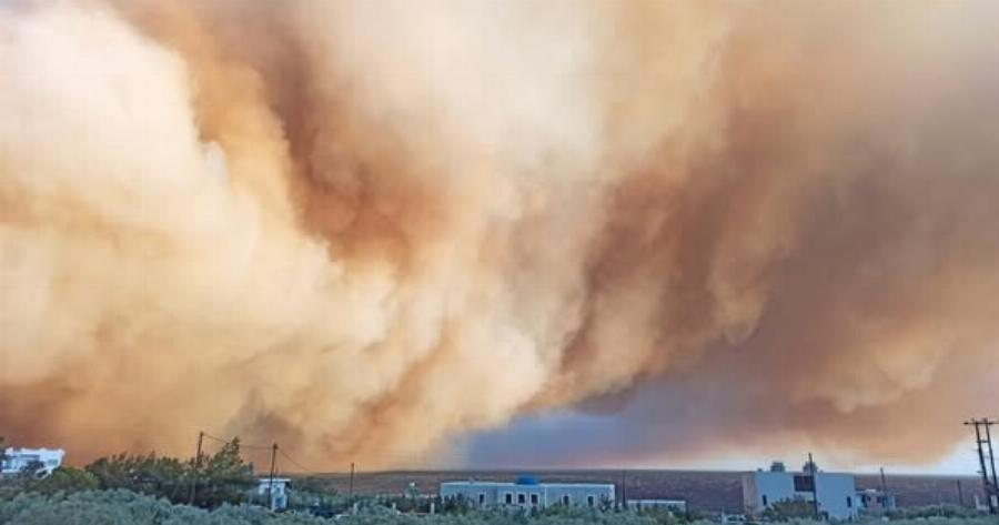 Έρχεται εφιαλτική νύχτα: Ανεξέλεγκτες διαστάσεις έχει λάβει η μεγάλη πυρκαγιά