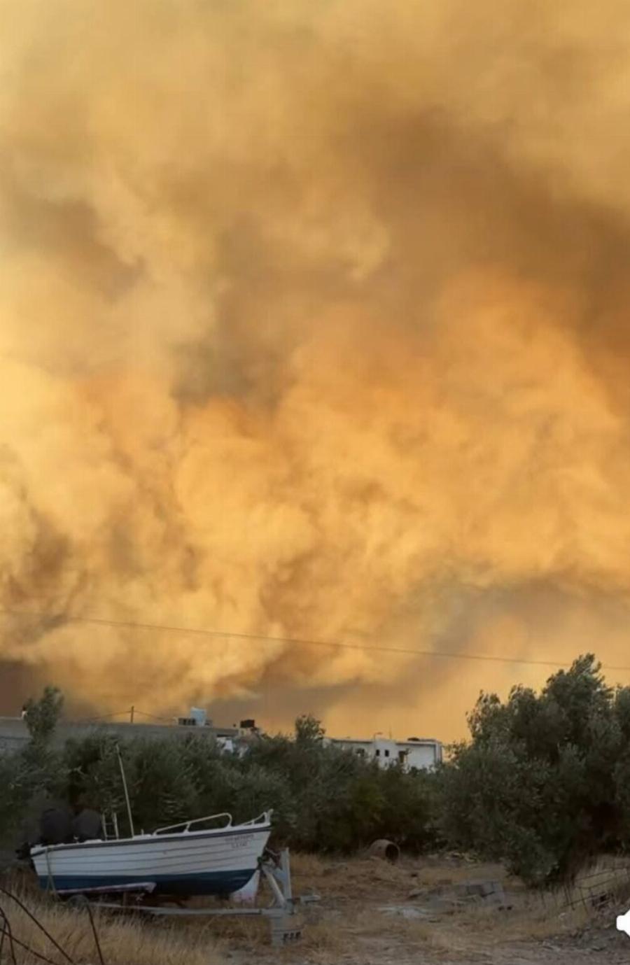 Έρχεται εφιαλτική νύχτα: Ανεξέλεγκτες διαστάσεις έχει λάβει η μεγάλη πυρκαγιά