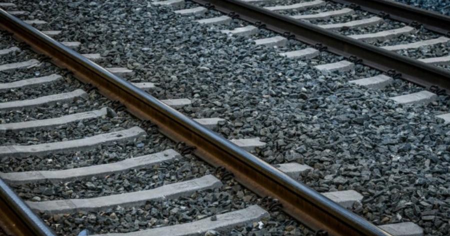 Intercity με εκατοντάδες επιβάτες, προσέκρουσε σε βράχια