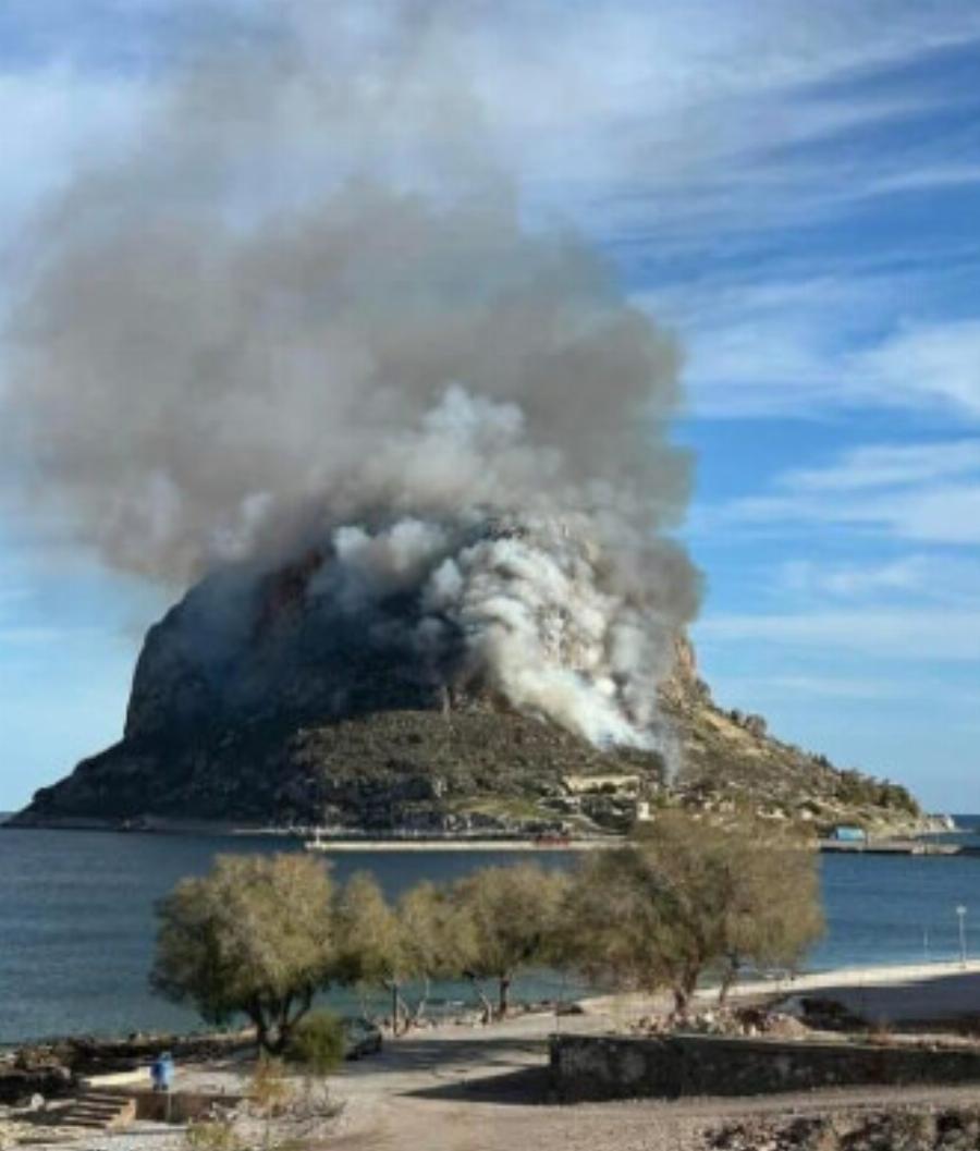 ΑΠΙΣΤΕΥΤΟ – Μεγάλη φωτιά σήμερα στη Ελλάδα