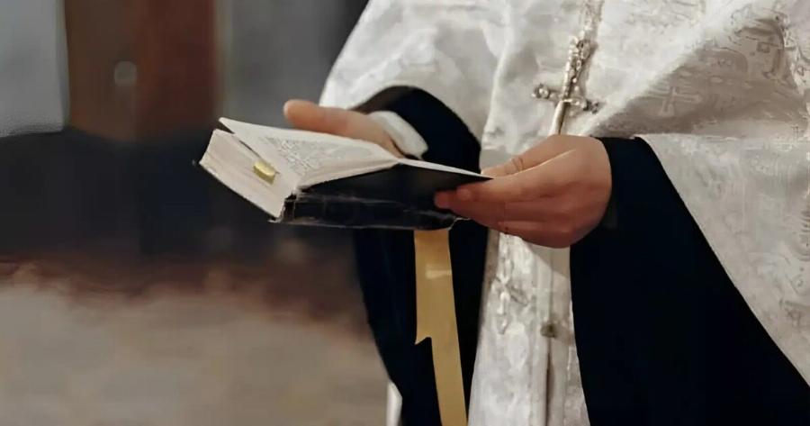 Χαμός σε εκκλησία της Αθήνας: 23χρονος έκανε αuτό που κανείς δεν περίμενε στην παπαδιά κατά τη Θεία Λειτουργία