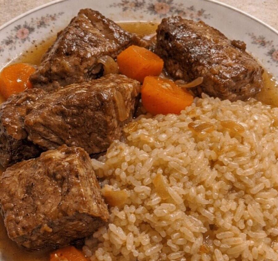 Μοσχάρι κατσαρόλας με λεμόνι και πιλάφι. Ένα πιάτο που μυρίζει οικογενειακό τραπέζι!!