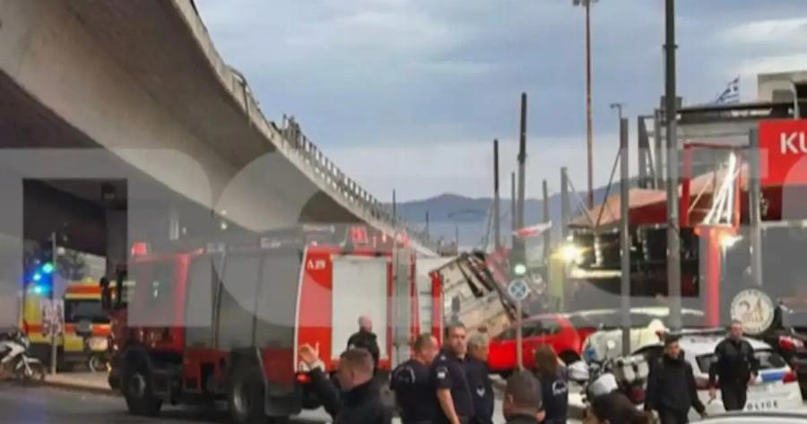 Νταλίκα έπεσε από γέφυρα της Πέτρου Ράλλη και κατέληξε στη Θηβών