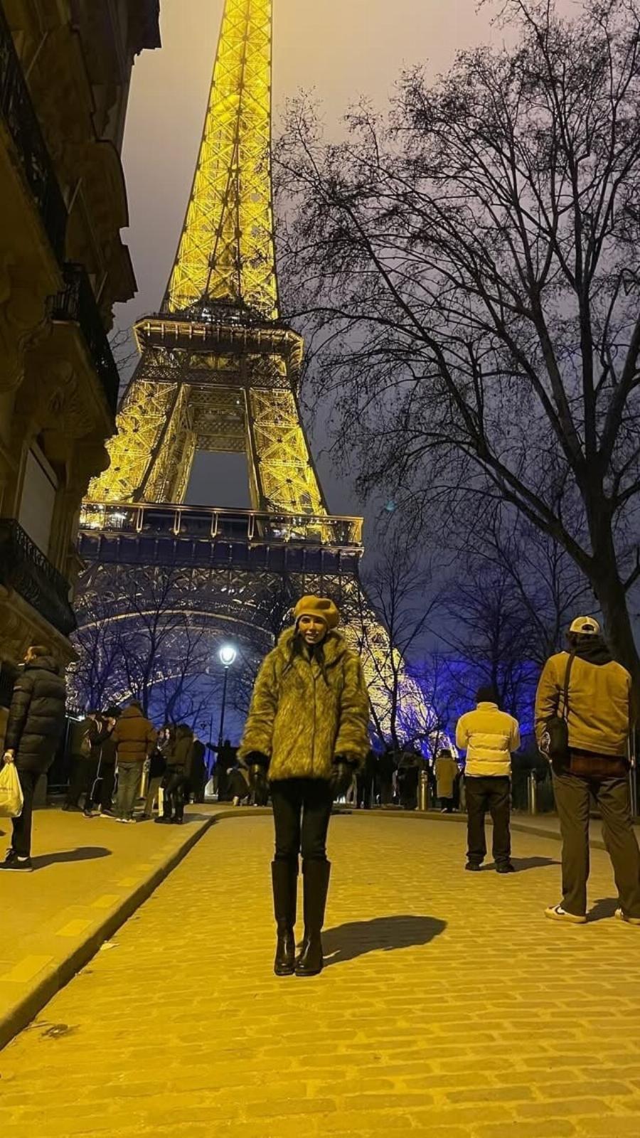 Τάραξε το Παρίσι με την ομορφιά της: Η Ιωάννα Μπούκη και το πρώτο φιλί με τον Σρόιτερ για το 2025