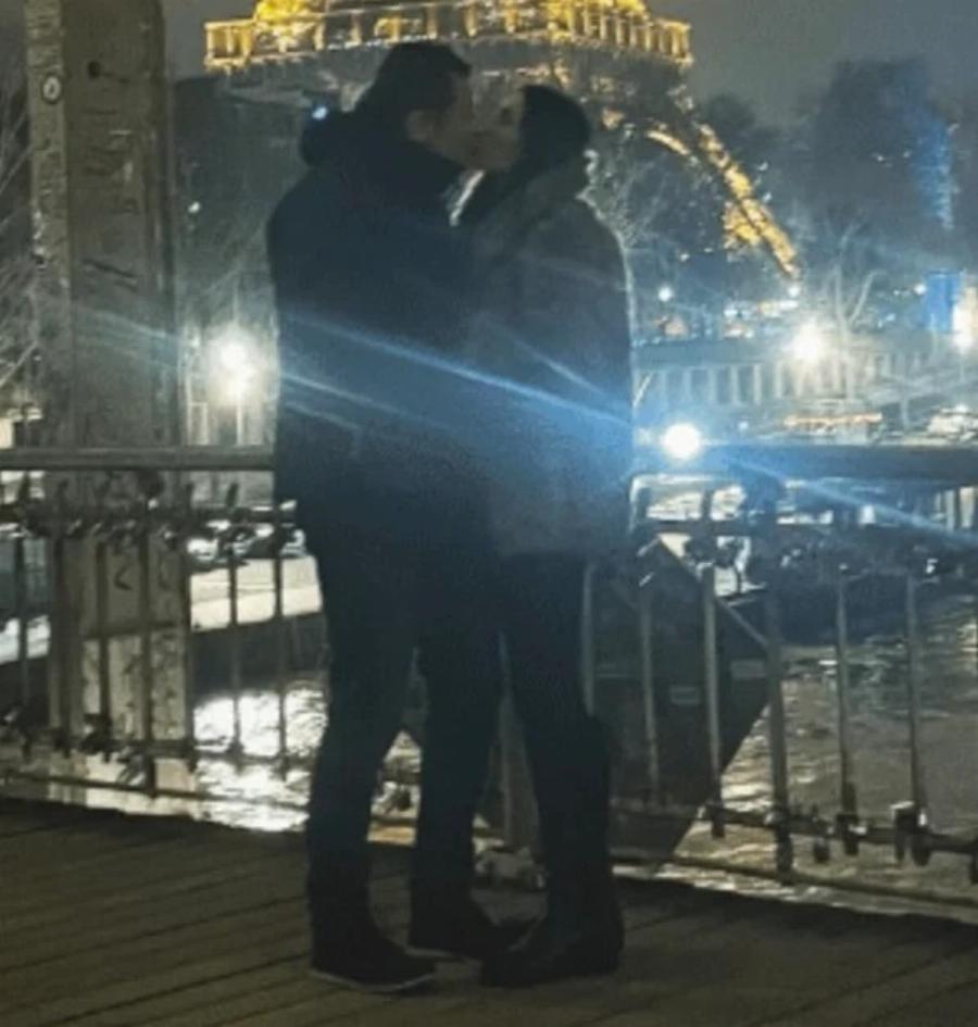 Τάραξε το Παρίσι με την ομορφιά της: Η Ιωάννα Μπούκη και το πρώτο φιλί με τον Σρόιτερ για το 2025