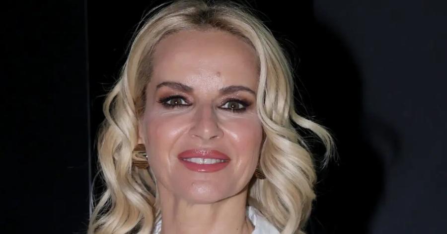 Xαμός με την Μαρία Μπεκατώρου – Πόζαρε για πρώτη φορά φέτος με μαγιό σε πισίνα στο Πήλιο – Το σχόλιο για τα δάκτυλα των ποδιών της