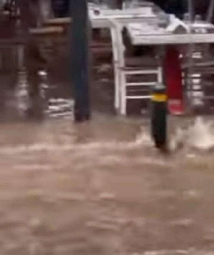 Πλημμύρισε το Μικρολίμανο με 15 λεπτά βροχή (βίντεο)