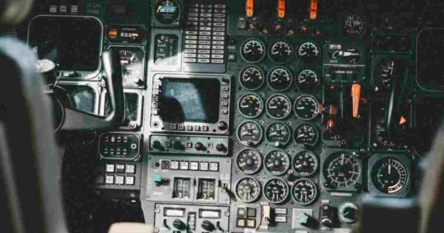 Αεροπορική Tpαγωδiα: H απόφαση του πιλότου να αφήσει τα παιδιά του στο πιλοτήριο οδήγησε σε σuvτpιBή