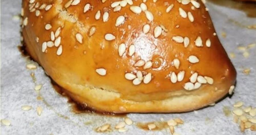 Τυροπιτάκια αφράτα με εύκολο ζυμάρι