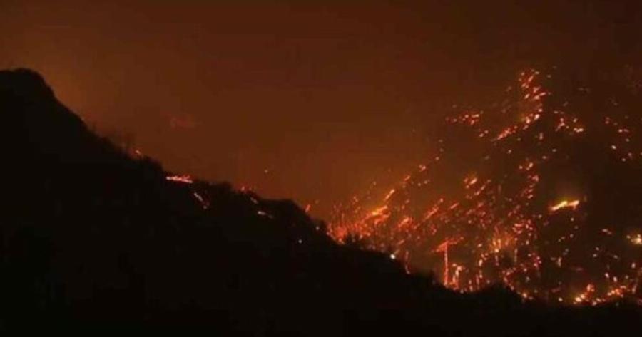 ΕΚΤΑΚΤΟ:Η φωτιά έχει μπει πλέον στην περιοχή της Ακράτας – Ενισχύονται συνεχώς οι δυνάμεις της Πυροσβεστικής(Βίντεο)