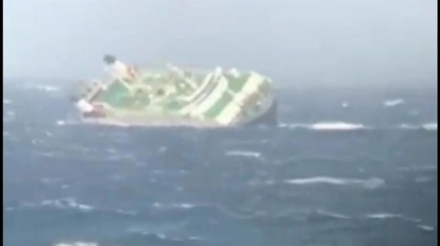 ΣΟΚ: Βυθίστηκε φορτηγό πλοίο με 30 μέλη πλήρωμα που μετέφερε οχήματα