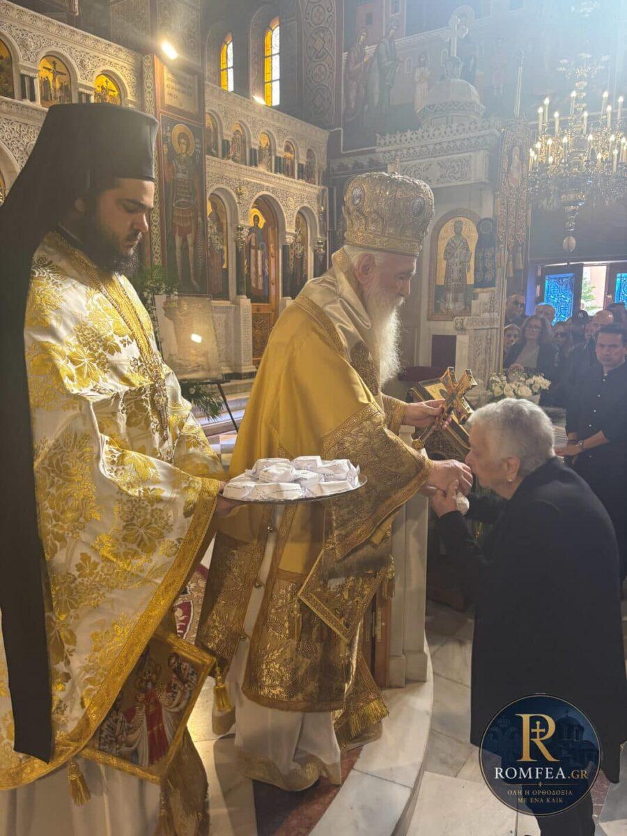 Πρώτη φορά! Ο Μαζωνάκης με ράσο – Η φωτογραφία που τον δείχνει να έχει εγκαταλείψει τα εγκόσμια και να υπηρετεί τον Θεό