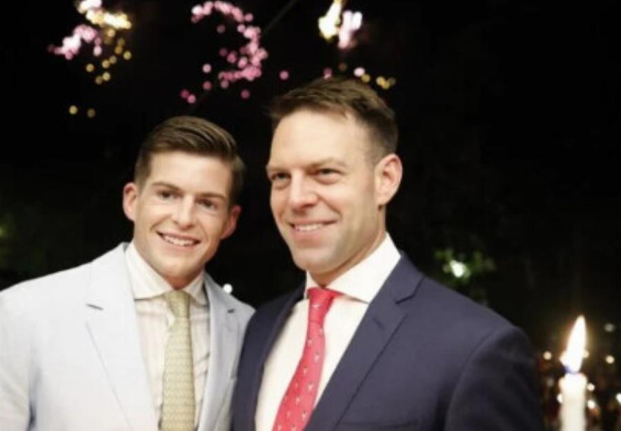 Αυτό είναι το προσκλητήριο του γάμου Κασσελάκη – Τάιλερ