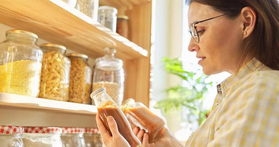 Ύποπτα για ογκογένεση αυτά τα τρόφιμα – «Θρέφουν» τα καρκινικά κύτταρα και δεν λείπουν από κανένα ντουλάπι