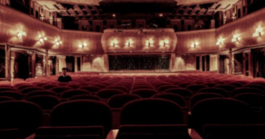 Γνωστός ηθοποιός πέθανε πάνω στη σκηνή