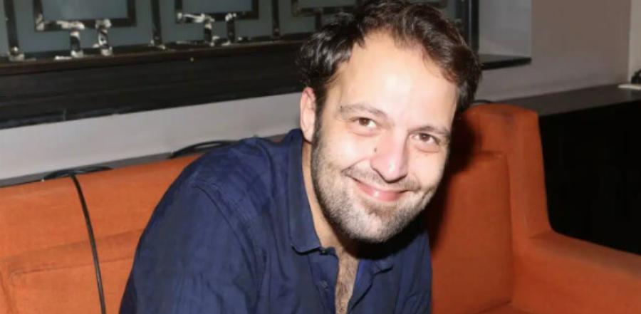 «Είμαι άθεος»: 10 διάσημοι Έλληνες που παραδέχτηκαν δημόσια ότι δεν πιστεύουν στον Θεό