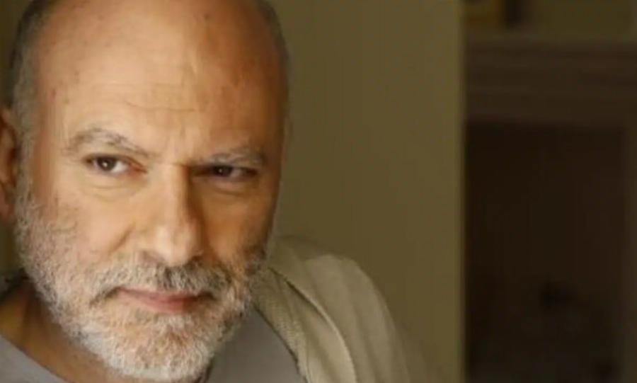 «Είμαι άθεος»: 10 διάσημοι Έλληνες που παραδέχτηκαν δημόσια ότι δεν πιστεύουν στον Θεό