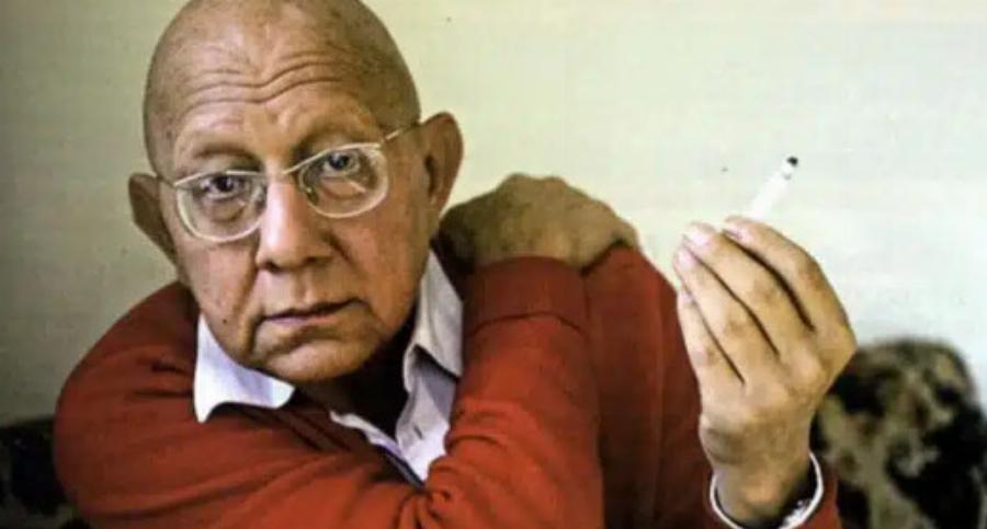 «Είμαι άθεος»: 10 διάσημοι Έλληνες που παραδέχτηκαν δημόσια ότι δεν πιστεύουν στον Θεό