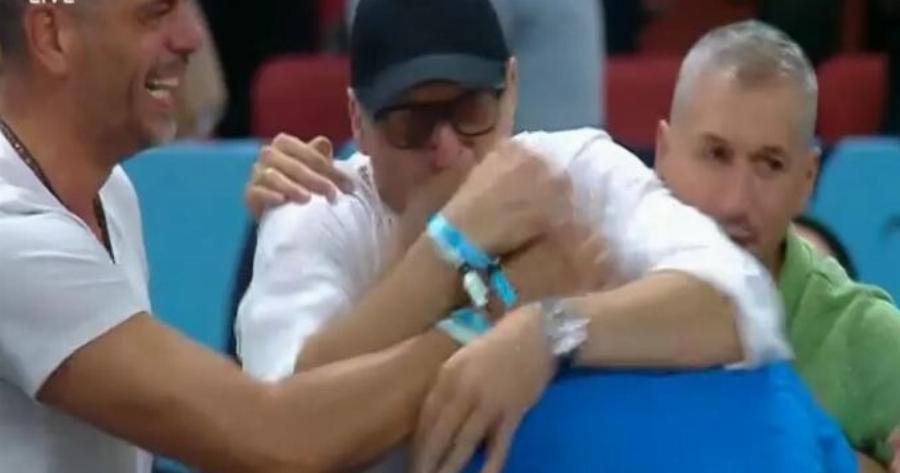 Απίστευτη στιγμή: Η αγκαλιά των Σπανούλη, Διαμαντίδη, Ζήση, Τσαρτσαρή μετά το χάλκινο μετάλλιο της Εθνικής