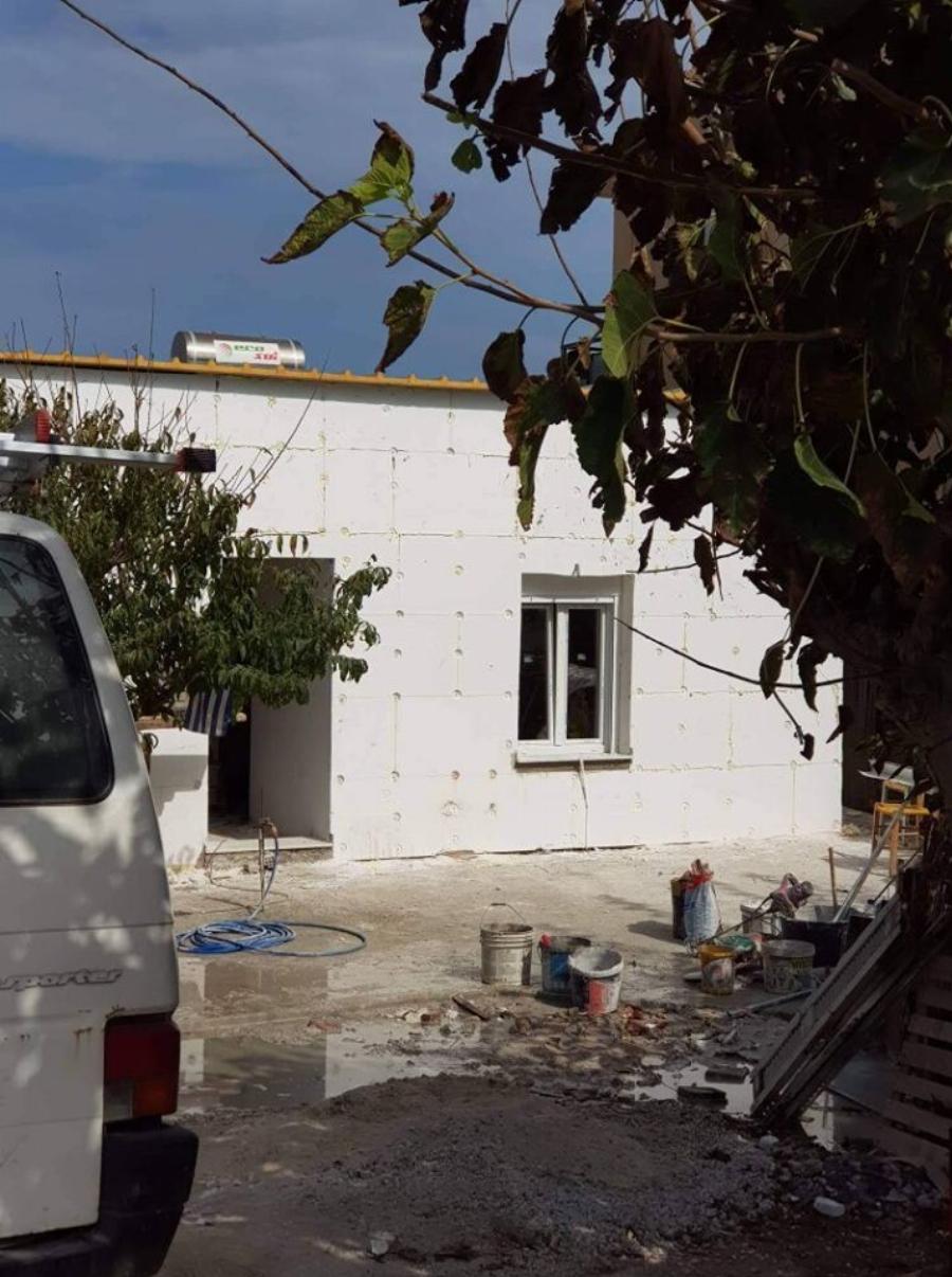 Χανιά | H τρώγλη μεταμορφώθηκε σε «μικρό παλάτι» για την άπορη γιαγιά με τα πέντε εγγόνια