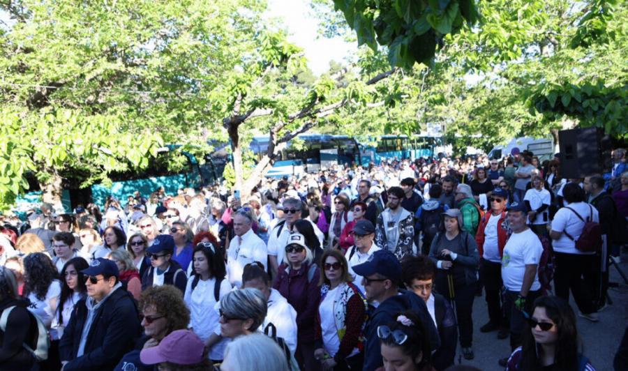 Εύβοια: Χιλιάδες κόσμου περπατούν 20 χιλιόμετρα για τάμα στον Άγιο Ιωάννη Ρώσο