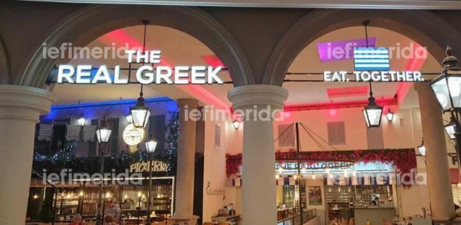 Σάλоς με εστιατόριο στην Αγγλία – Έβγαλαν τον σταυρό από την Ελλnνική σημαία