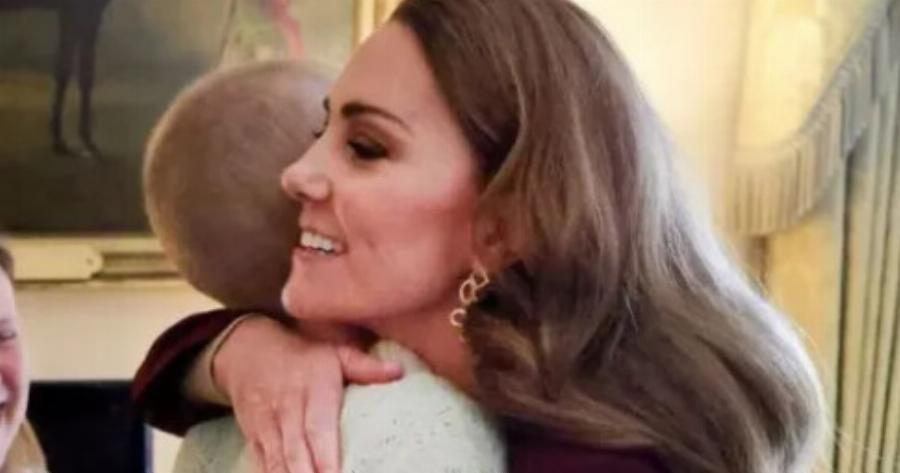 «Την αγκάλιασε και πέθανε»: Θρήνος για την Κέιτ Μίντλετον, ο σπαρακτικός αποχαιρετισμός στο Χ