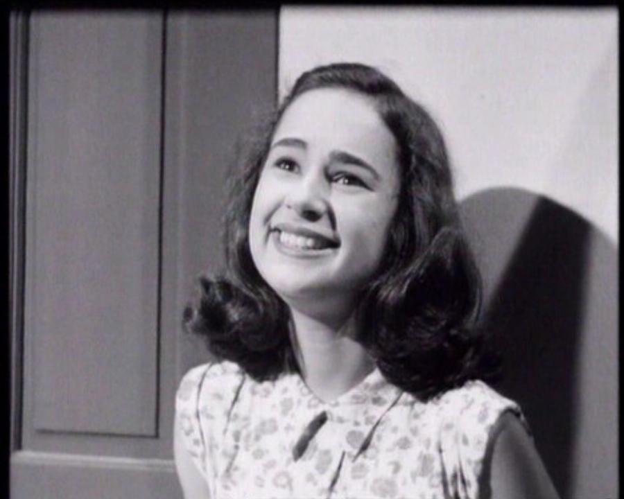 «Πλήρωνε» όσο όσο για να μην κυκλοφορήσουν: 10 φωτογραφίες της Βουγιουκλάκη πριν από τις πλαστικές – Πραγματικά αγνώριστη