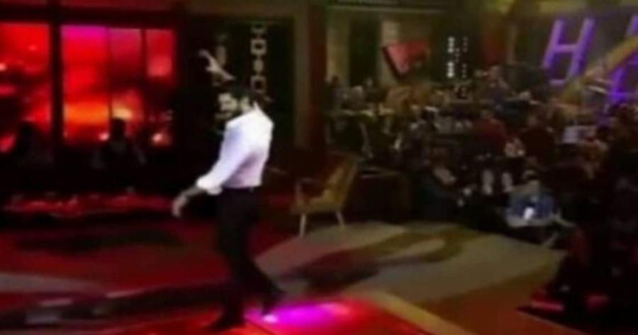 Τούρκος σηκώνεται να χορέψει βαρύ ελληνικό ζεϊμπέκικο! Λίγο μετά γίνεται η… αποκάλυψη