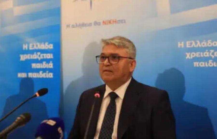 Συμφωνείτε με το να επιστρέψουν στα σχολεία ποδιά, έπαρση σημαίας και εθνικός ύμνος;